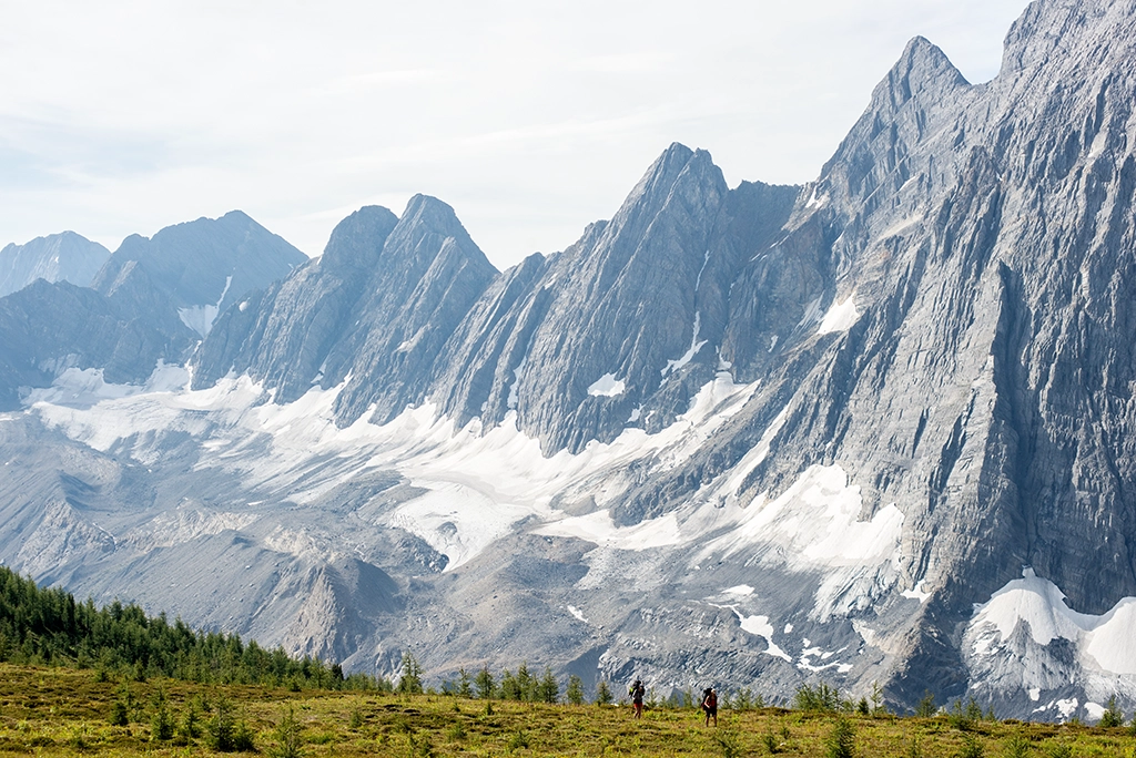 Wanderer auf dem Rockwall Trail im Kootenay National Park in British Columbia