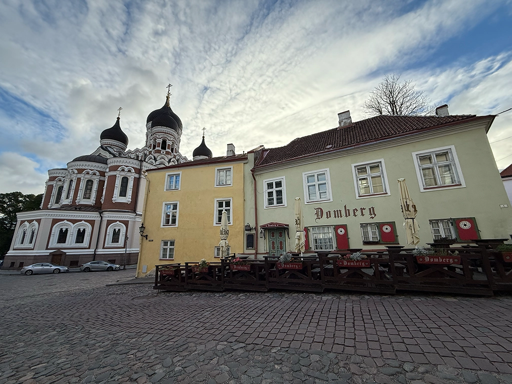 Domberg in Tallinn mit der Alexander-Newski-Kathedrale und Zwiebeltürmen
