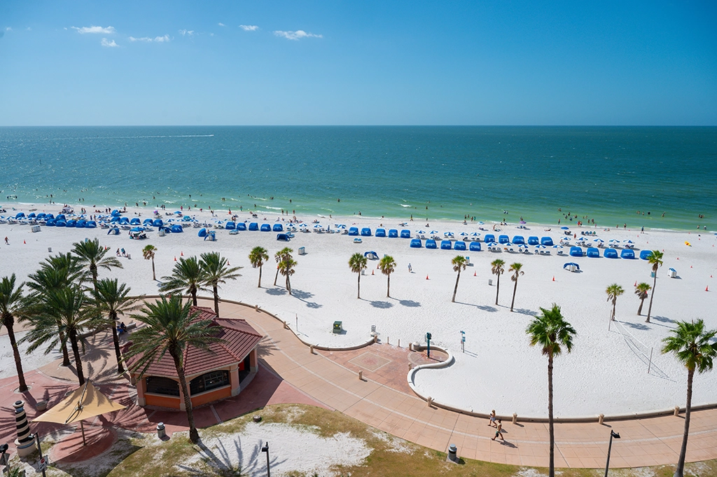 Weißer Sandstrand von Clearwater Beach an der Golfküste Floridas
