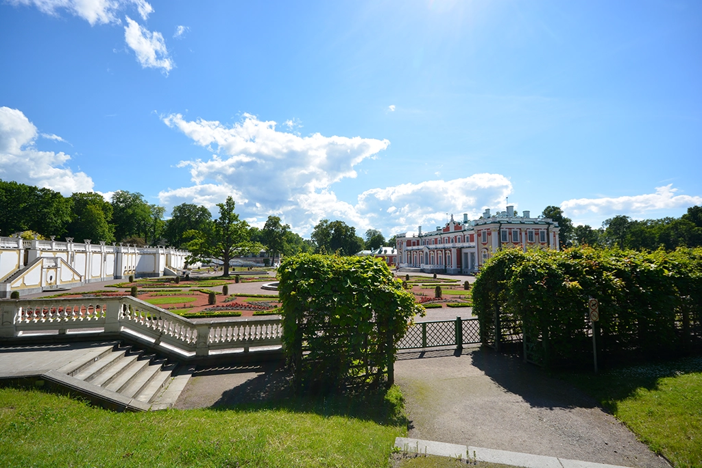 Kadriorg-Park in Tallinn mit barocker Gartenanlage und Kadriorg-Palast
