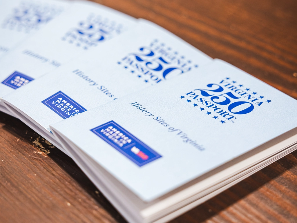 Bitte schreibe mir für die angehängten Fotos die entsprechenden SEO-Bildinformationen (Alt-Text, Bildunterschrift mit © wie in Dateiname oder Metadaten) und SEO-Beschreibung.