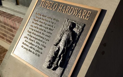 Wo Elvis seine erste Gitarre bekam – und Tupelo ein Stück Geschichte rettete