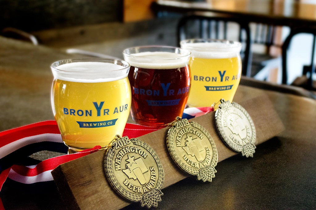 Drei Craft-Biere der Bron Yr Aur Brewing Company mit Auszeichnungen in Washington State.
