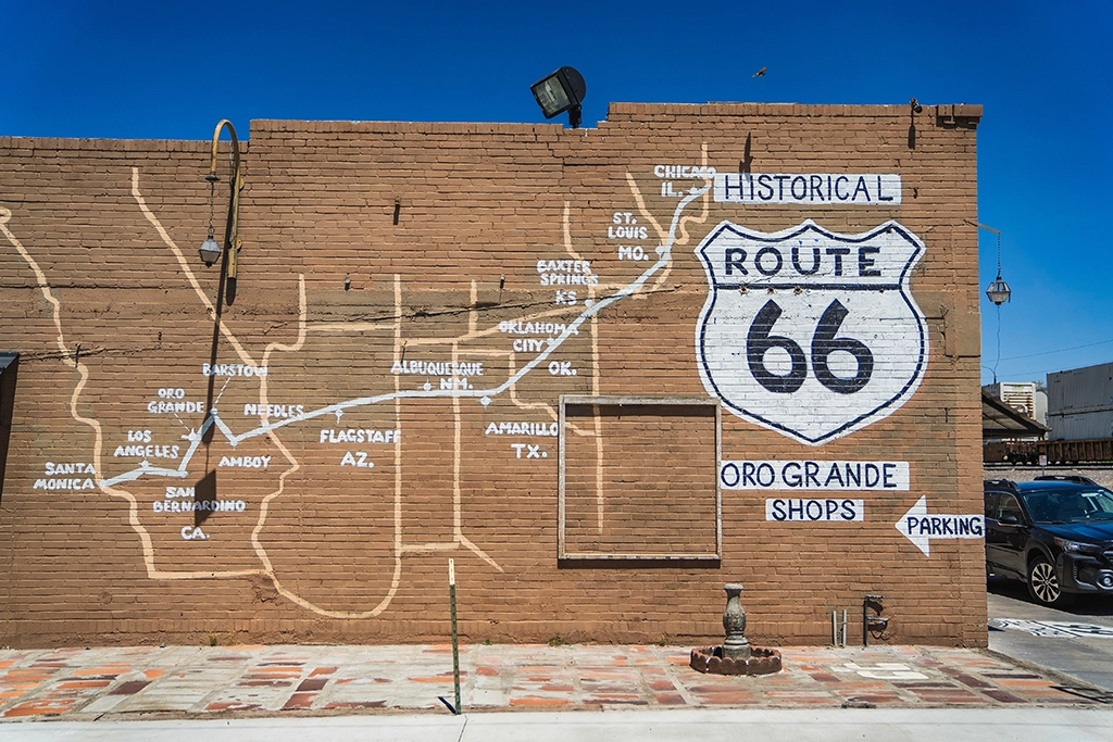 Wandbild mit Karte der historischen Route 66 von Chicago bis Santa Monica.