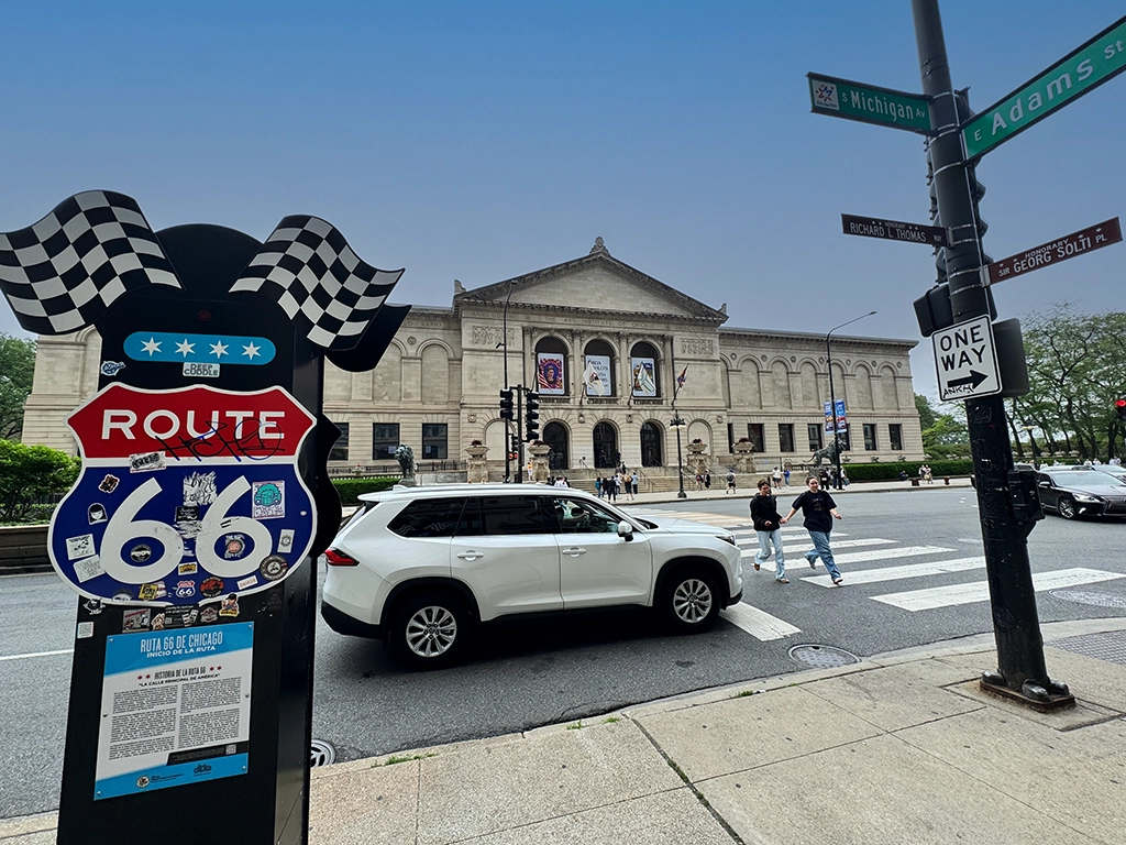 Startpunkt der historischen Route 66 an der Ecke Michigan Avenue und Adams Street in Chicago.