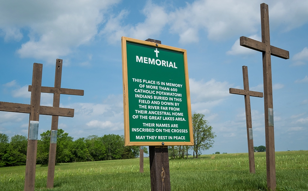 Holzkreuze am Trail-of-Death-Memorial in Centerville, Kansas.