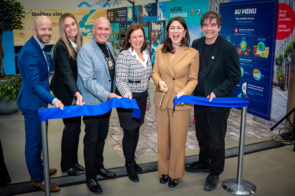 Gruppenfoto bei Eröffnung einer Tourismusinstallation im Hafen von Québec