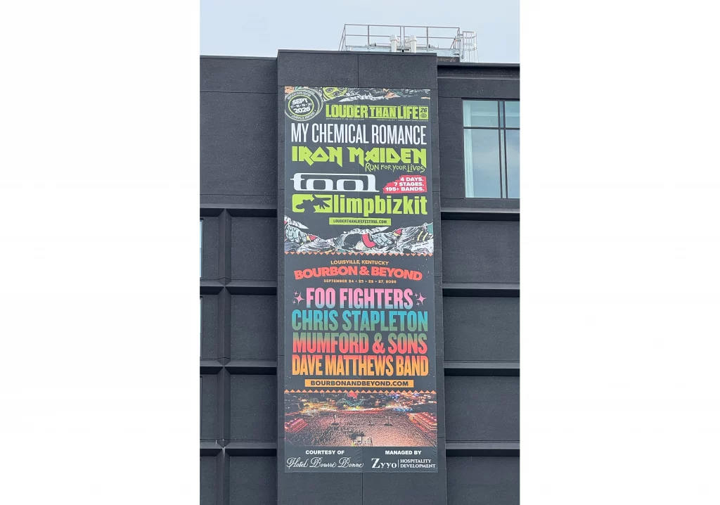 Plakat in Louisville mit den Festivals Louder Than Life und Bourbon & Beyond.