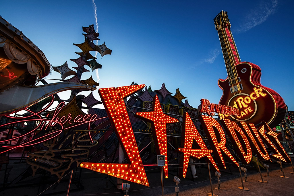 Historische Neon-Reklamen ehemaliger Casinos und Hotels im Neon Museum Las Vegas.