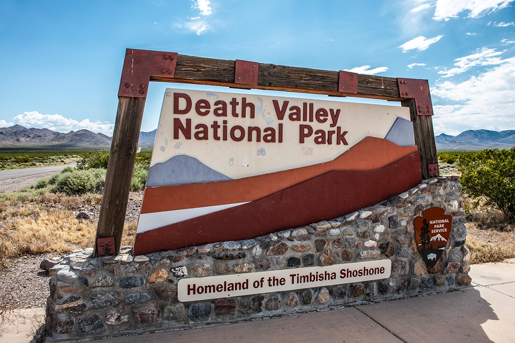 Das Death Valley zählt zu den heißesten Orten der Erde. Schon im Frühjahr steigen die Temperaturen häufig auf über 40 Grad – eine gute Vorbereitung ist für Wohnmobilreisende deshalb unerlässlich.