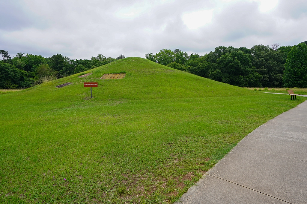 Bild 1 – Great Temple Mound