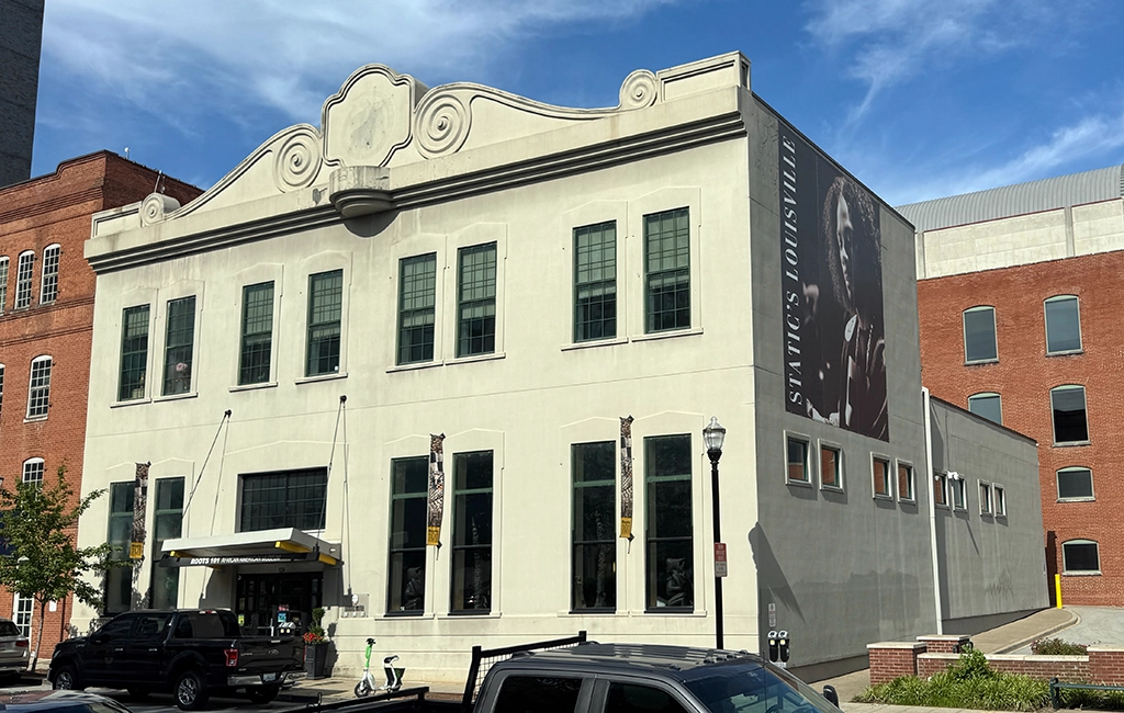 Außenansicht des Roots 101 African American Museum in Downtown Louisville, Kentucky.