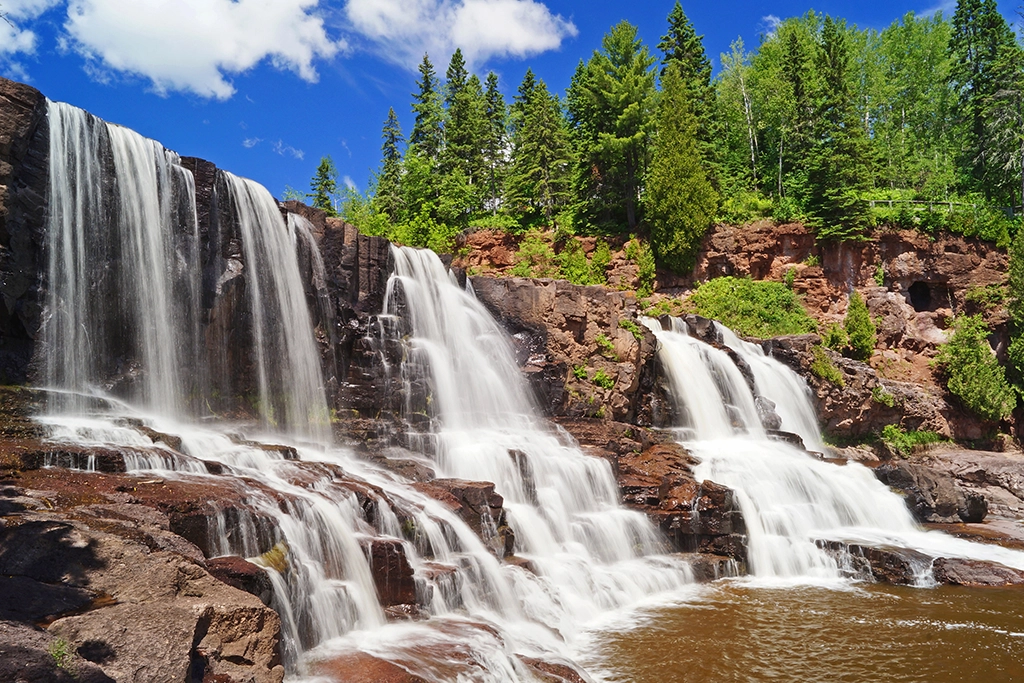 Wasserfälle im Gooseberry Falls State Park an der North Shore des Lake Superior in Minnesota.