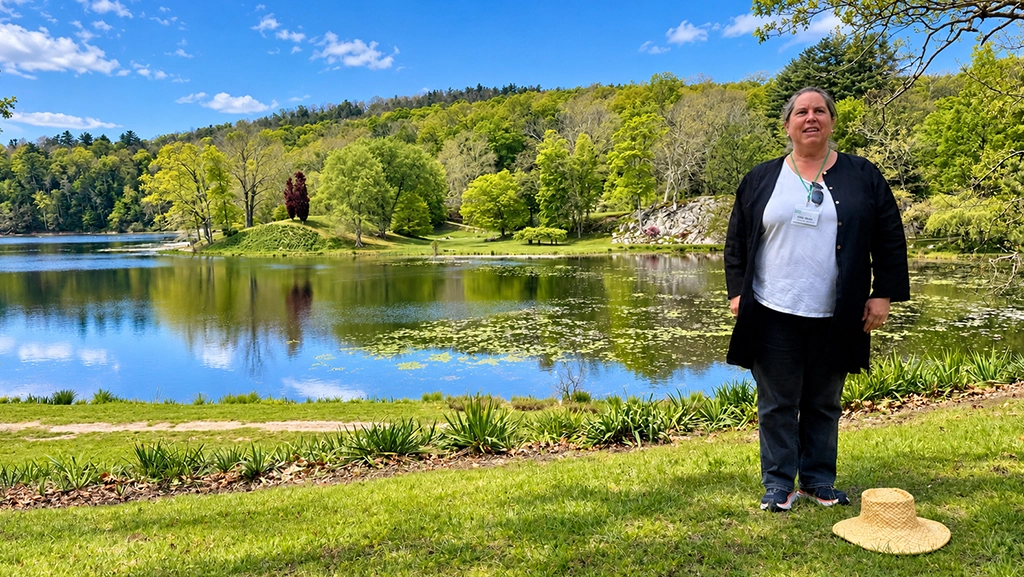 Guide am See im Innisfree Garden bei Millbrook im Hudson Valley, New York State