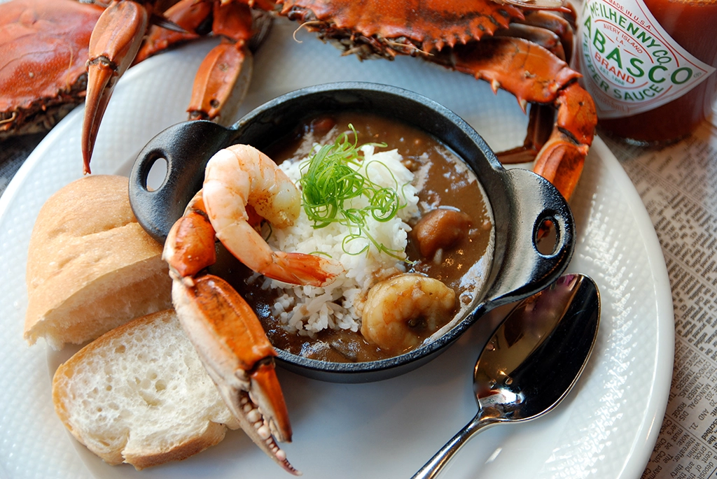 Seafood Gumbo mit Garnelen, Reis und Krabben in New Orleans