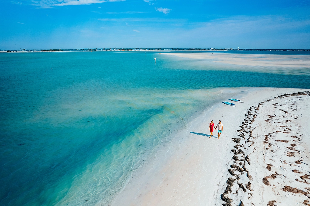 Caladesi Island mit weißem Sandstrand und türkisfarbenem Wasser in Florida